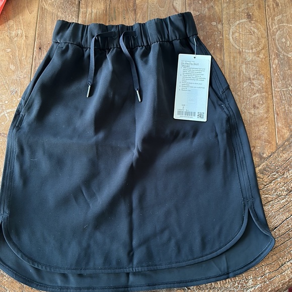 Lululemon On The Fly Skirt Woven Black size‎ 2 - Picture 3 of 3
